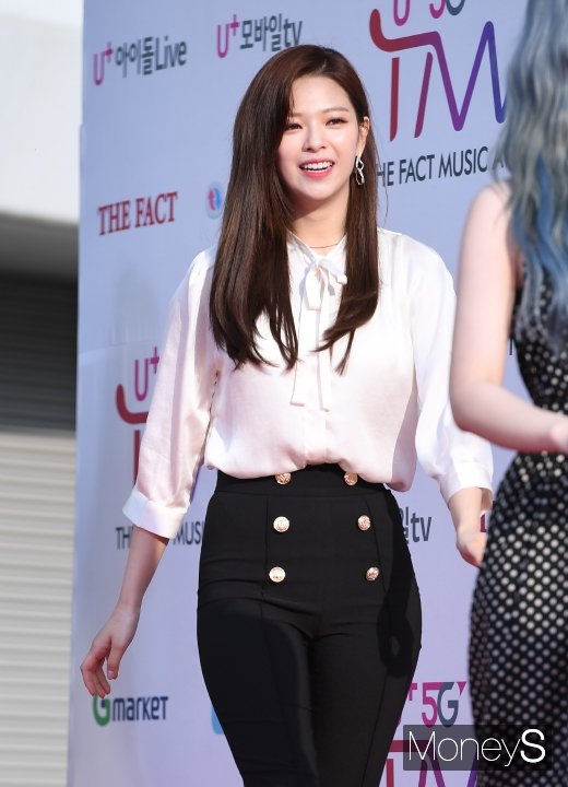 [머니S포토] 트와이스 정연 '긴머리 변신 후 청순미 업'(더팩트뮤직어워즈)