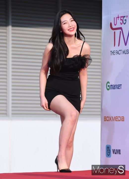 [머니S포토] 레드벨벳 조이 '짧은 원피스 입고 성큼성큼'