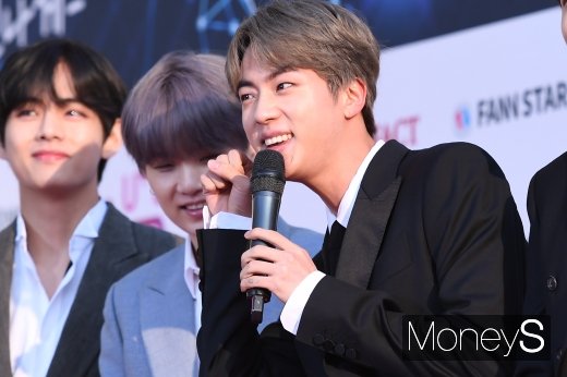 [머니S포토] 방탄소년단(BTS) 진 '뿌잉 뿌잉'