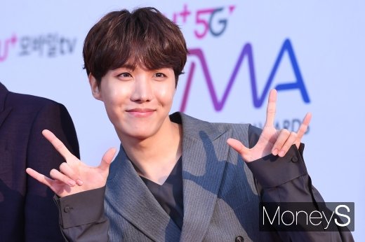 [머니S포토] 방탄소년단(BTS) 제이홉, 장난기 가득한 포즈