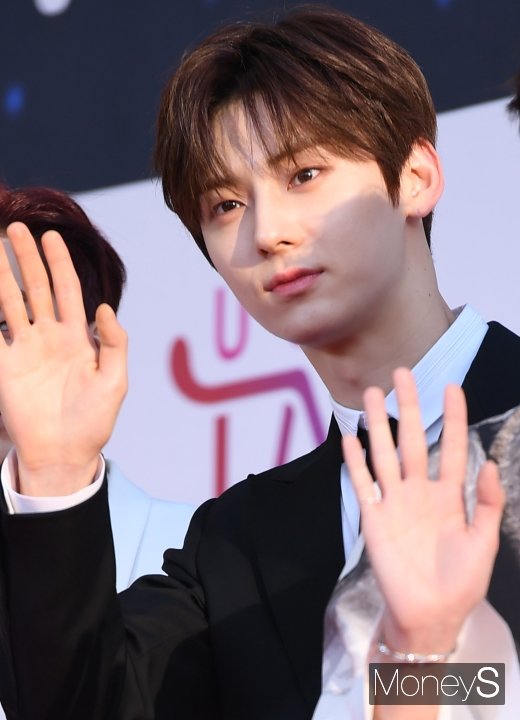 [머니S포토] 황민현, 워너원 아닌 뉴이스트로