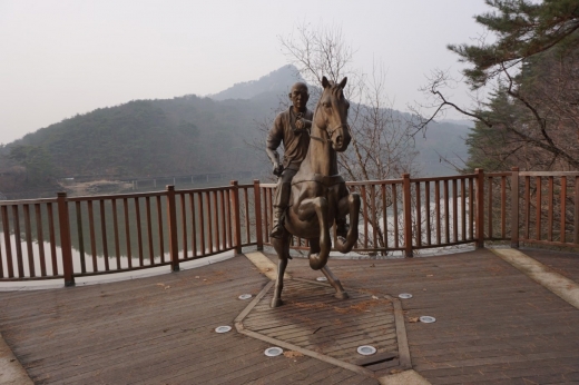 포천 명성산(산정호수 둘레길 궁예상). / 사진제공=경기북부청