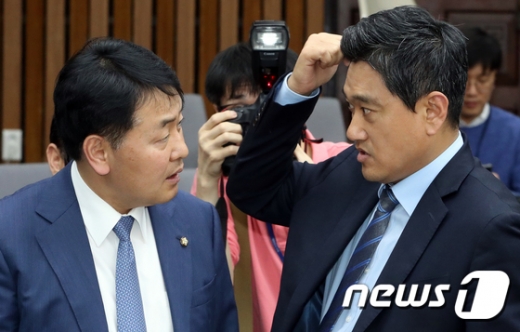 김관영 바른미래당 원내대표(왼쪽)와 오신환 의원. /사진=뉴스1