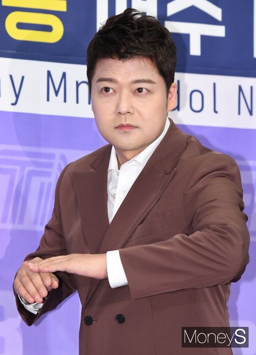 [머니S포토] 전현무 '10년만에 앵커 복귀'