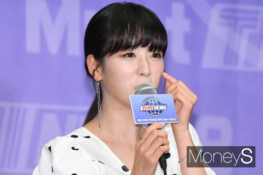 [머니S포토] 에이핑크 보미 '얼굴에 묻은 예쁨'