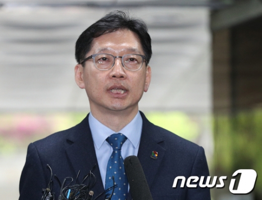김경수 경남도지사가 25일 오후 서울 서초구 서울고등법원에서 열린 ‘드루킹 댓글 조작’ 관련 컴퓨터 등 장애업무방해 등 항소심 3차 공판에 출석하고 있다. /사진=뉴스1