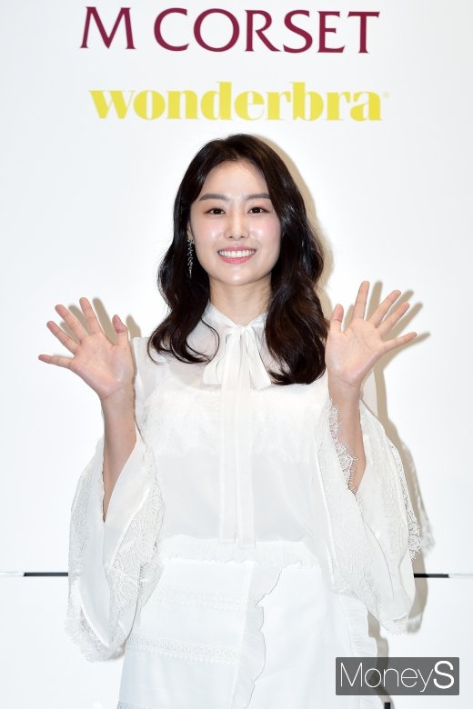 [머니S포토] 송지은, '해피바이러스 선사'