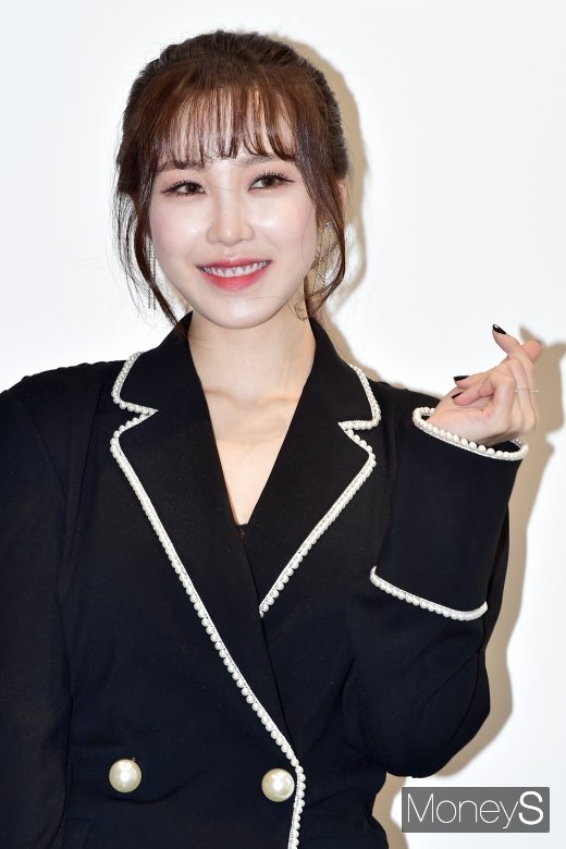 [머니S포토] 전효성, 새침한 듯한 하트포즈
