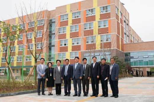 인천시의회 교육위원회 인천장아초 개교현장 방문/사진제공=인천시의회