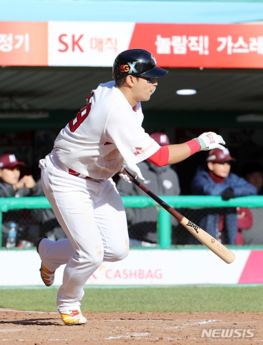 음주 운전 사고를 내면서 선수 생명 위기를 자초하게 된 SK 와이번스의 강승호. /사진=뉴시스