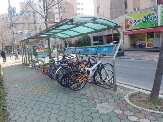 김해시가 5월까지 자전거 주차장을 일제정비한다./사진제공=김해시