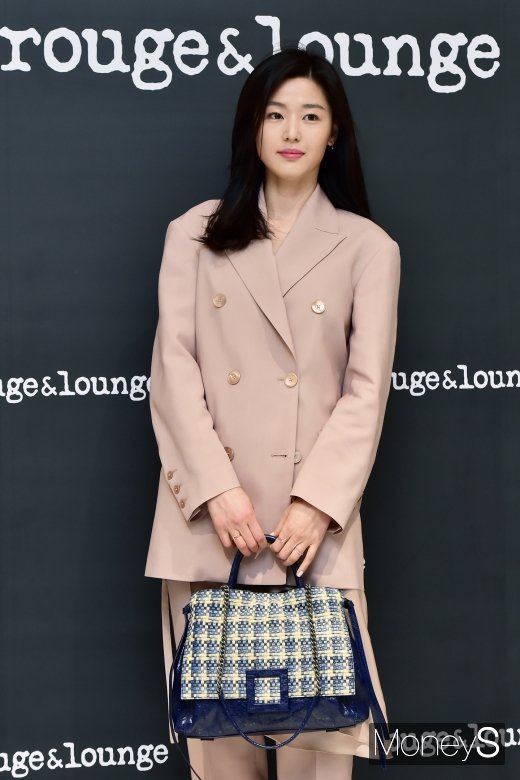 [머니S포토] 판교에 등장한 여신 전지현, 단아함 돋보여
