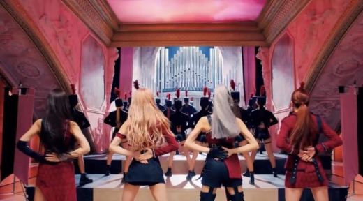 블랙핑크 부적격판정. 블랙핑크의 신곡 ‘킬 디스 러브(Kill This Love)’ 뮤직비디오를 KBS에서 볼 수 없게 됐다. /사진=블랙핑크 킬 디스 러브 뮤직비디오 화면 캡처