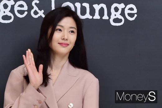 [머니S포토] 전지현, 두아이 엄마라하면 믿을까?