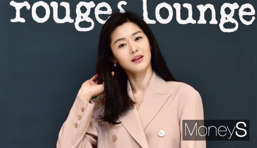 [머니S포토] 전지현, '자신감 넘치는 우월 미모'
