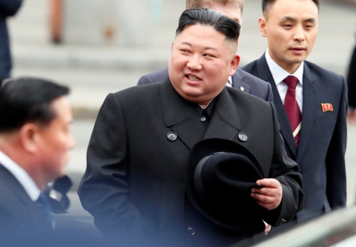 김정은 북한 국무위원장이 24일(현지시각) 오후 북·러 정상회담을 위해 러시아 블라디보스토크역에 도착한 후 행사장으로 향하고 있다. /사진=로이터