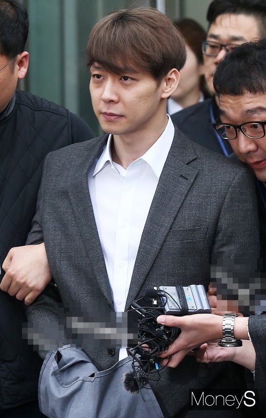 [머니S포토] 마약 투약혐의 박유천, 남부구치소 대기