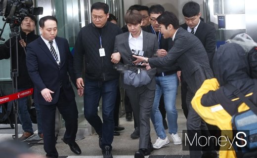 [머니S포토] 마약 투약 혐의 박유천, 여전히 묵묵부답