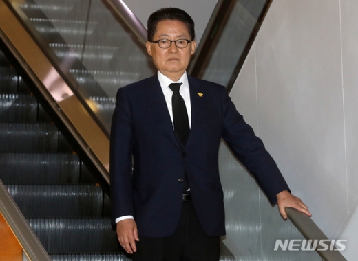 박지원 패스트트랙. 박지원 민주평화당 의원은 자유한국당을 제외한 여야 4당의 선거법·고위공직자범죄수사처(공수처)법 등의 패스트트랙(신속처리안건 지정) 처리에 대해 속도조절 필요성을 언급했다. /사진=뉴시스