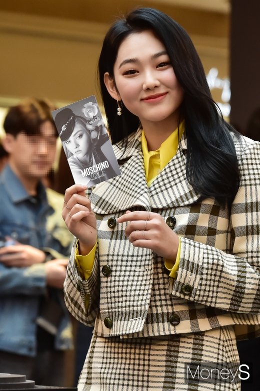 [머니S포토] 구구단 미나, 시선 붙잡는 꽃미소
