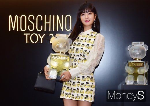[머니S포토] 에이핑크 윤보미, '봄향기 몰고온 그녀'