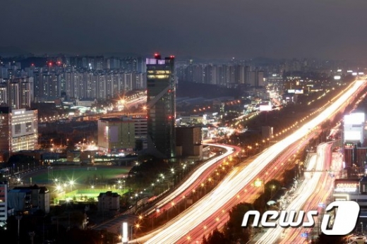 ▲ 용인시 수지구 중심지역 야경. / 사진제공=용인시