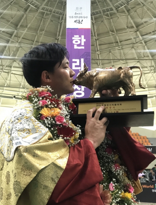 생애 첫 한라장사에 등극한 부산갈매기씨름단 트레이드마크 박동환(29) 선수./사진제공=부산씨름협회