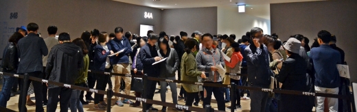 방문객들로 북적이는 감일 에코앤 e편한세상 견본주택. /사진=대림산업