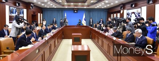 [머니S포토] 14차 경제활력대책회의 개회, 국제유가 대책 및 지원방안 논의