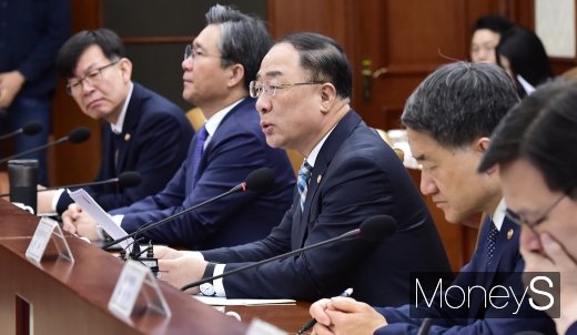 [머니S포토] 홍남기 부총리, 