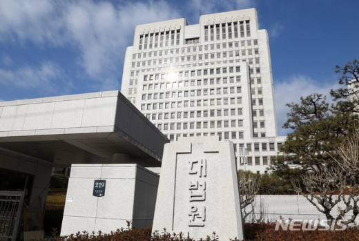 성악가 징역 6년 확정. 동성 제자를 성폭행하고 강제추행한 혐의로 재판에 넘겨진 유명 성악가에게 실형이 확정됐다. /사진=뉴시스