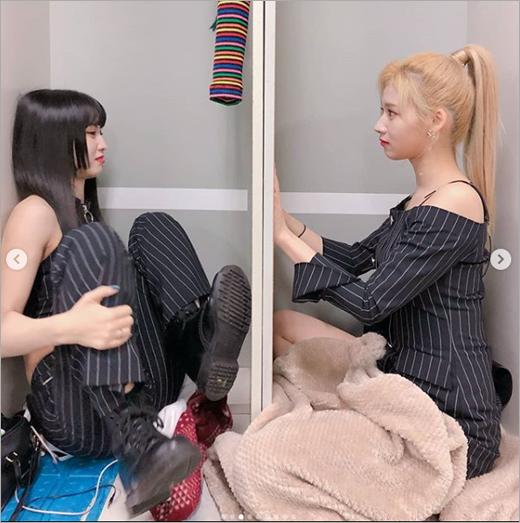 트와이스 모모, 대기실 옷장서 익살스런 행동 '눈길'