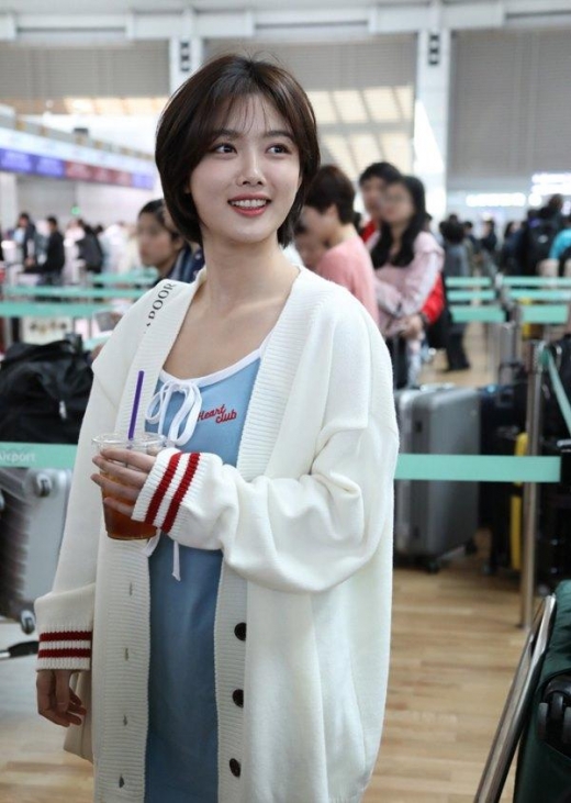 [★공항패션] 김유정, 러블리한 원피스룩… 