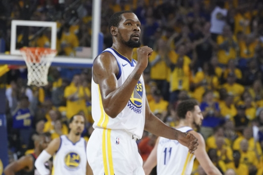 29일(한국시간) 미국 캘리포니아주 오클랜드 오라클 아레나에서 열린 2018-2019시즌 NBA 서부 컨퍼런스 플레이오프 2라운드 1차전에서 휴스턴 로케츠를 상대로 35득점을 넣은 골든스테이트 워리어스의 포워드 케빈 듀란트. /사진=로이터