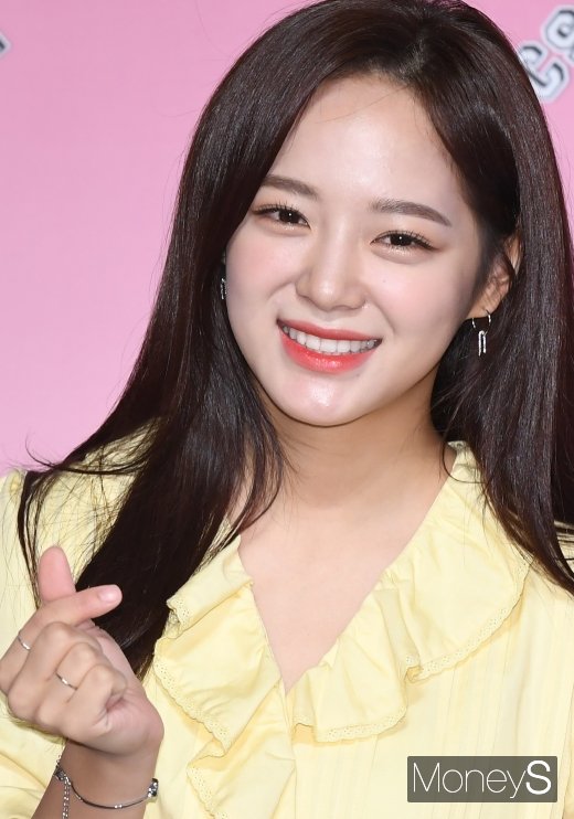[머니S포토] 구구단 세정 '내 마음속에 저장하고 싶은 하트'