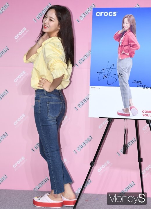 [머니S포토] 구구단 세정, 포스터에서 툭 튀어나온 비주얼