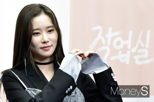[머니S포토] 작업실 차희, 도도한 하트
