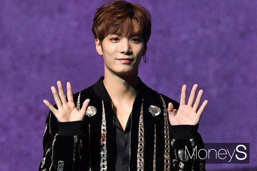 [머니S포토] 뉴이스트 JR, 거부할 수 없는 남신