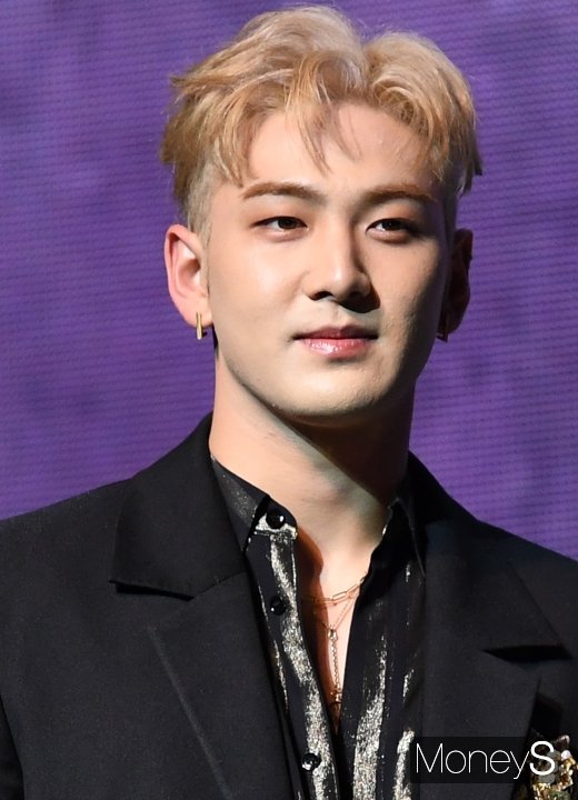 [머니S포토] 뉴이스트 백호, 금빛 헤어로 변신