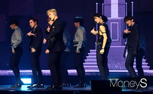 [머니S포토] 뉴이스트 '심쿵 유발하는 퍼포먼스'