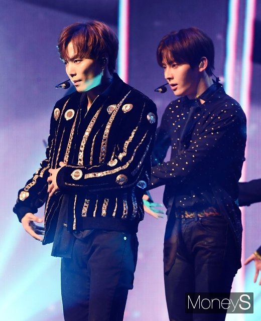 [머니S포토] 뉴이스트 JR·황민현 '잘생긴 애 옆에 섹시한 애'