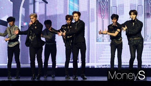 [머니S포토] 완전체로 돌아온 뉴이스트