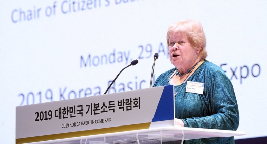 애니 밀러 영국 시민기본소득트러스트 의장이 ‘2019 대한민국 기본소득 박람회’에서 인사하고 있다. / 사진제공=경기도