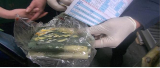 유통기한이 3개월 경과돼 곰팡이가 핀 식재료를 조리에 사용하기 위해 보관하다 적발된 떡복이용 식재료./사진제공=부산시