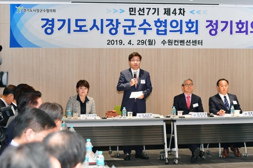 염태영 수원시장이 정기회의에서 의견을 말하고 있다. / 사진제공=수원시