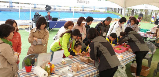 화성시는 '팜파티'로 농업·농촌 자원을 활용한 농촌체험교육 프로그램을 알리고 농촌체험 마케팅 활성화 및 농가소득 제고에 나섰다. / 사진제공=화성시