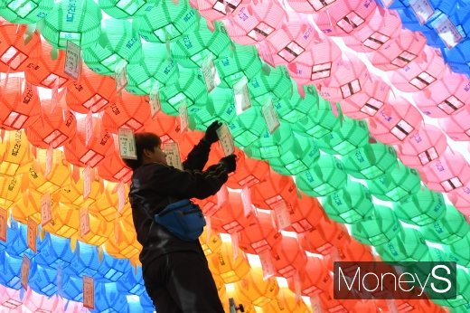 [머니S포토] 조계사 연등달기