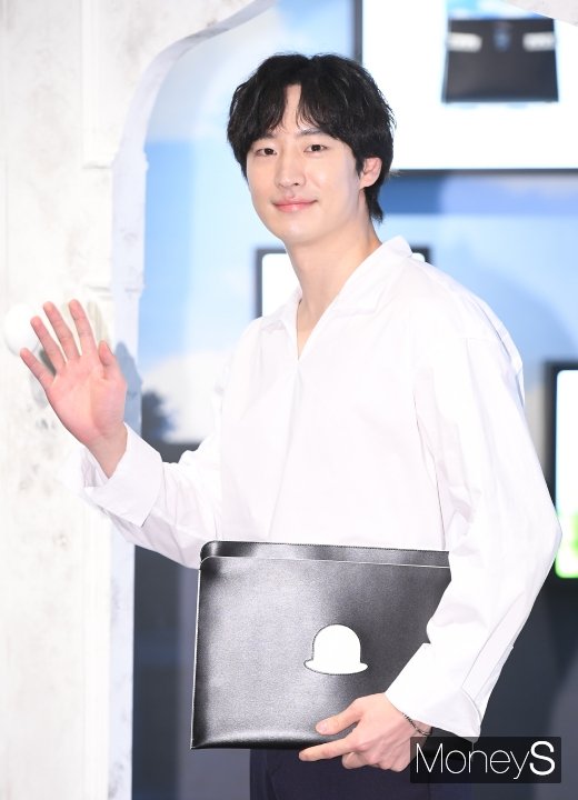 [머니S포토] 이제훈 '여심 훔치는 미소'