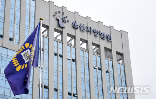 지능과 사회적응 능력이 떨어지는 동거인에게 강제로 대·소변을 먹이는 등 엽기적인 행각을 한 30대에게 실형이 선고됐다. /사진=뉴시스