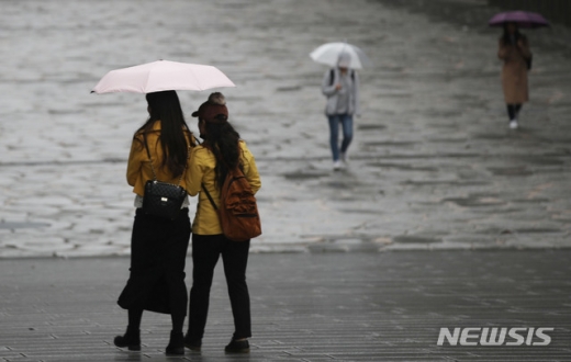 오늘날씨. 오늘(1일)은 전국에 구름이 많고 일부 지역에서 비가 조금 내릴 것으로 보인다. /사진=뉴시스